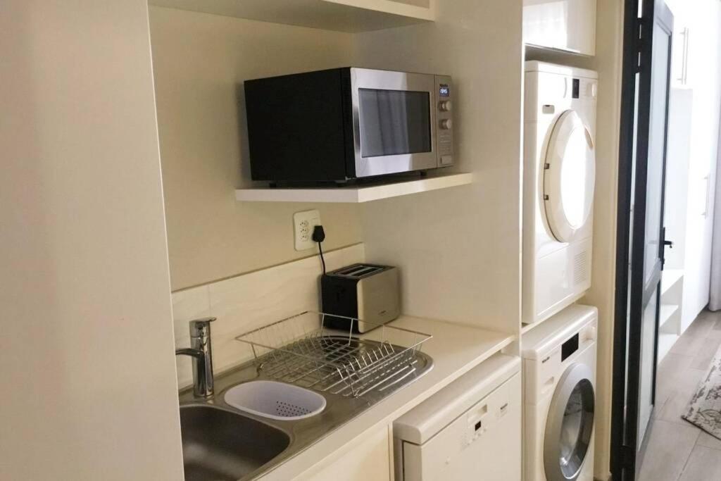 Regency Apartment Hotel Menlyn Преторія Екстер'єр фото