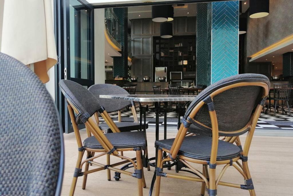 Regency Apartment Hotel Menlyn Преторія Екстер'єр фото