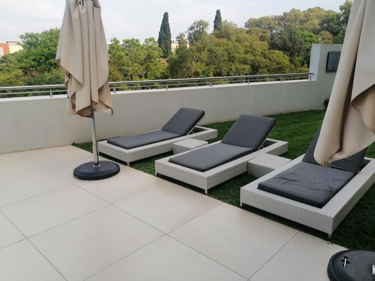 Regency Apartment Hotel Menlyn Преторія Екстер'єр фото